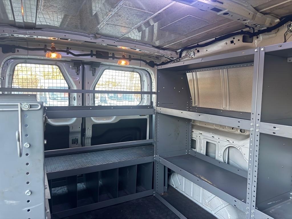 Ford Transit 250 Van Low Roof 60/40 Pass.130-in. WB 2016