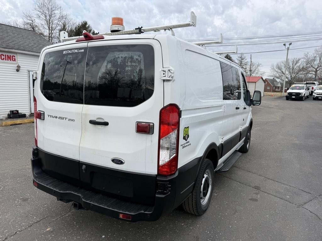 Ford Transit 250 Van Low Roof 60/40 Pass.130-in. WB 2016