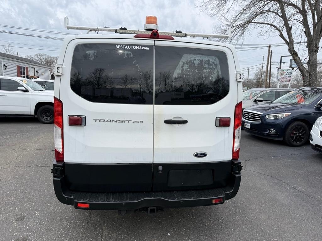 Ford Transit 250 Van Low Roof 60/40 Pass.130-in. WB 2016