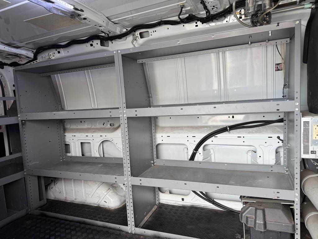 Ford Transit 250 Van Low Roof 60/40 Pass.130-in. WB 2016