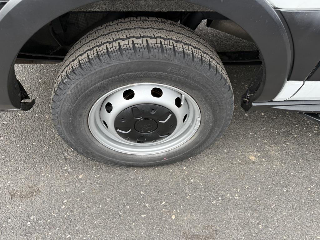 Ford Transit 250 Van Low Roof 60/40 Pass.130-in. WB 2016