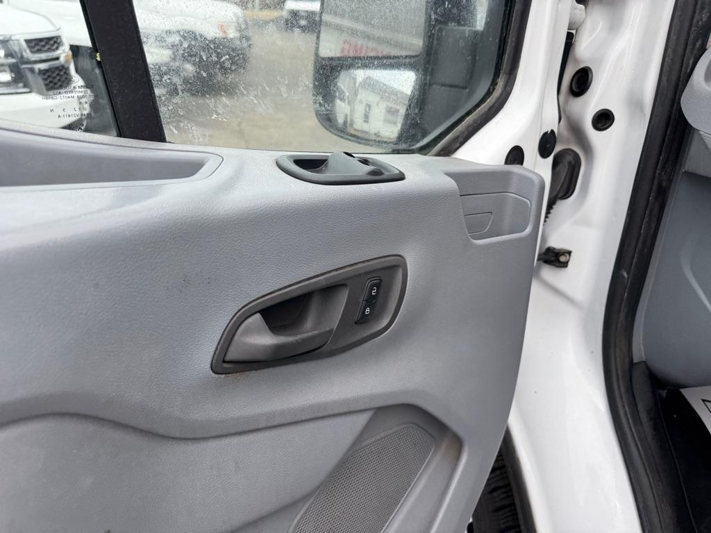 Ford Transit 250 Van Low Roof 60/40 Pass.130-in. WB 2016