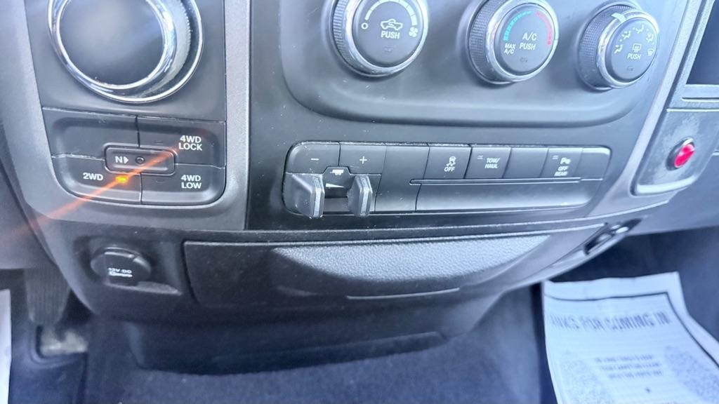 RAM 1500 Tradesman Quad Cab 4WD 2015