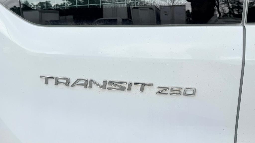 Ford Transit 250 Van Low Roof 60/40 Pass.130-in. WB 2016