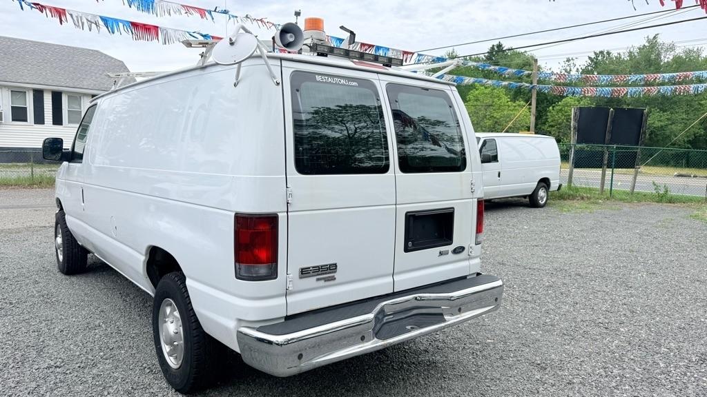 Ford Econoline E-350 Super Duty 2013