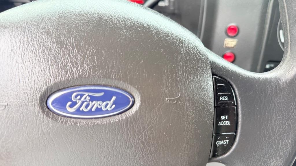 Ford Econoline E-350 Super Duty 2013