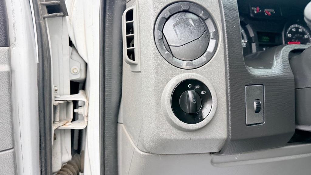Ford Econoline E-350 Super Duty 2013