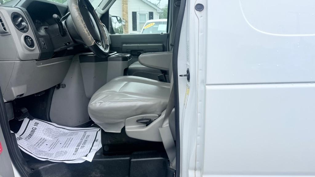 Ford Econoline E-350 Super Duty 2014