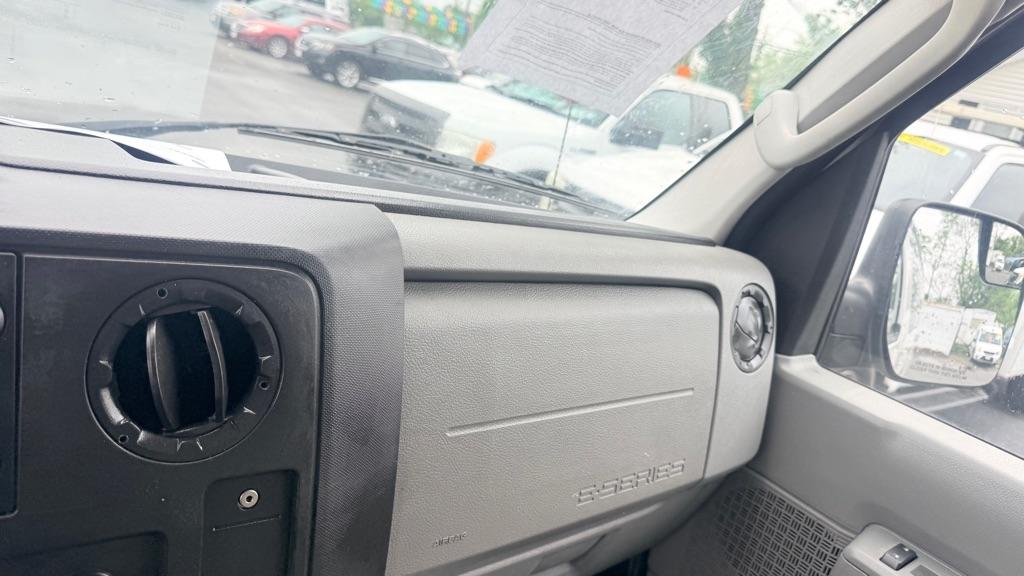 Ford Econoline E-350 Super Duty 2014