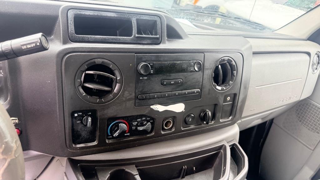 Ford Econoline E-350 Super Duty 2014
