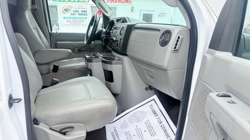 Ford Econoline E-350 Super Duty 2014