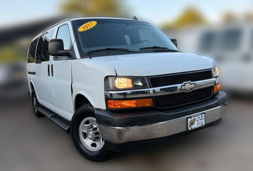 2017 Chevrolet Express RWD 3500 135" LT w/1LT