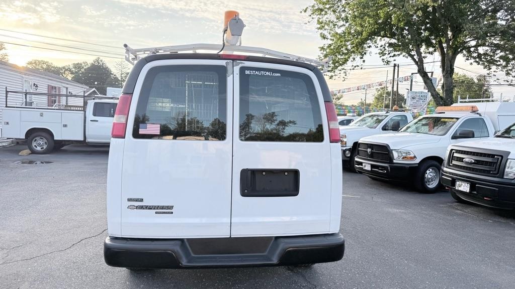 Chevrolet Express RWD 2500 135" 2011