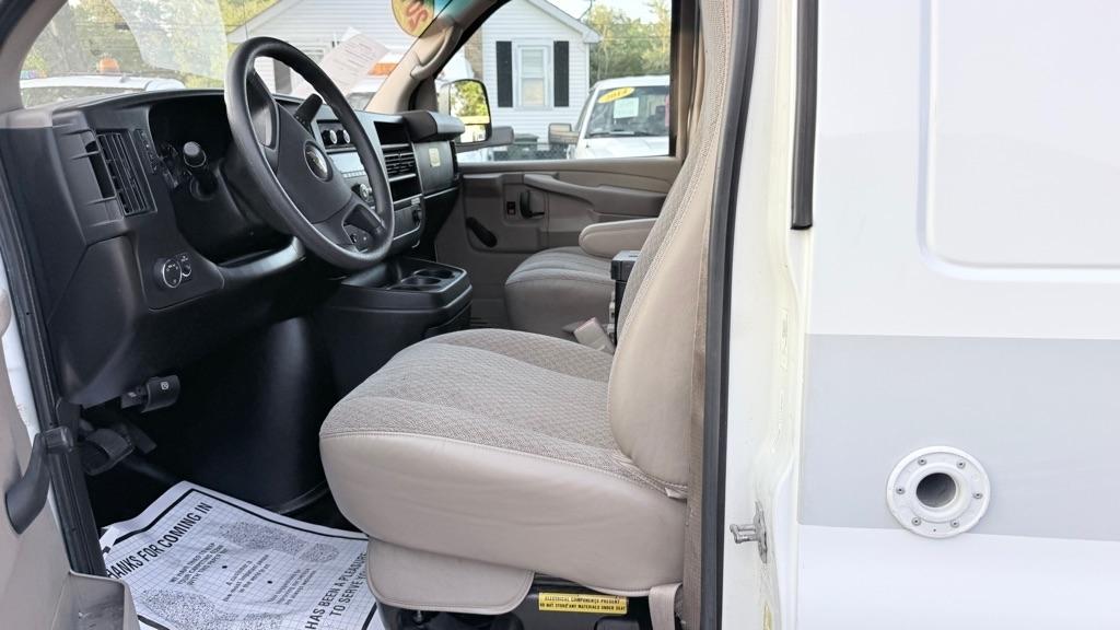 Chevrolet Express RWD 2500 135" 2011