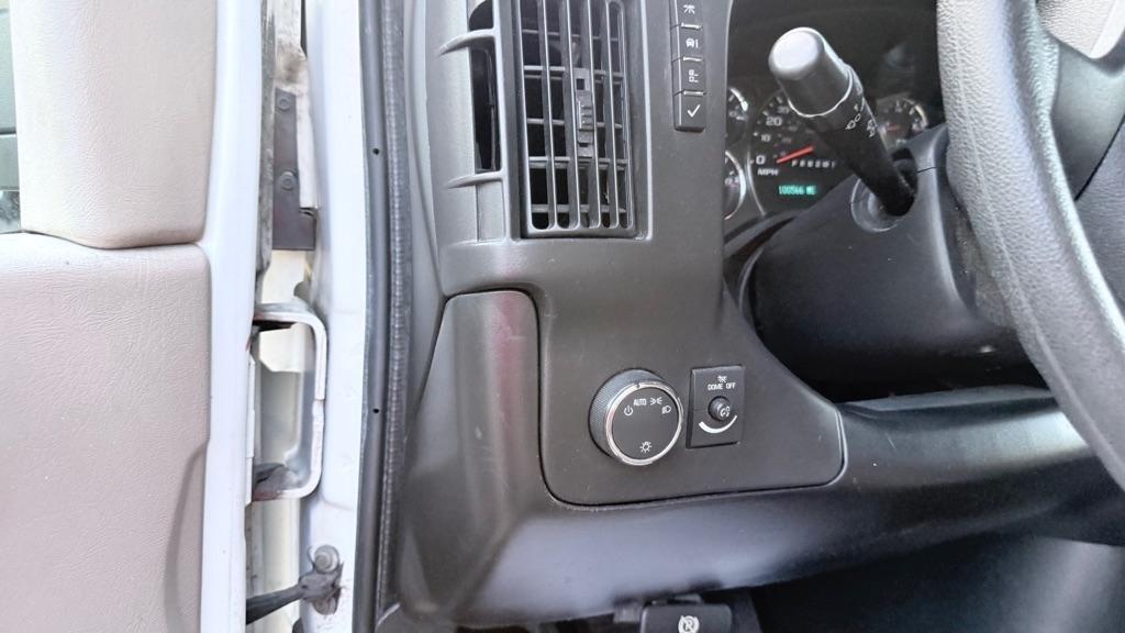 Chevrolet Express RWD 2500 135" 2011