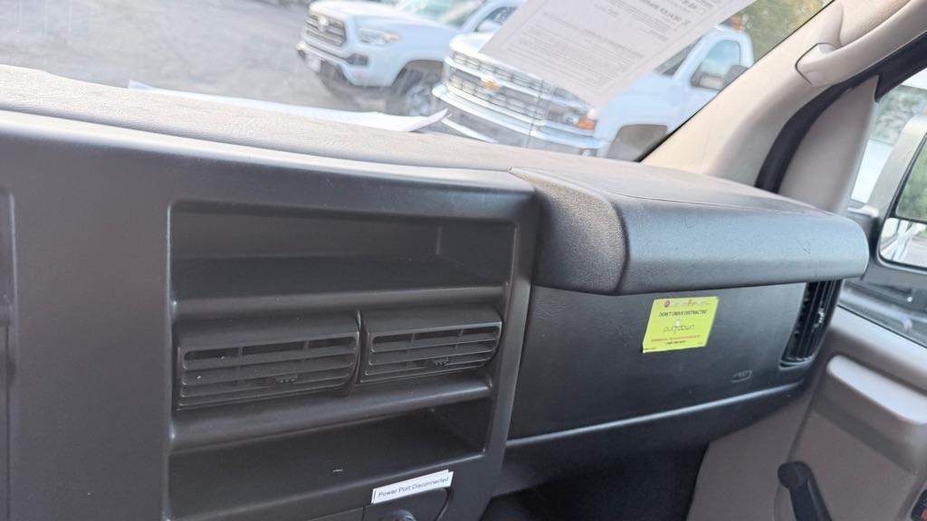 Chevrolet Express RWD 2500 135" 2011
