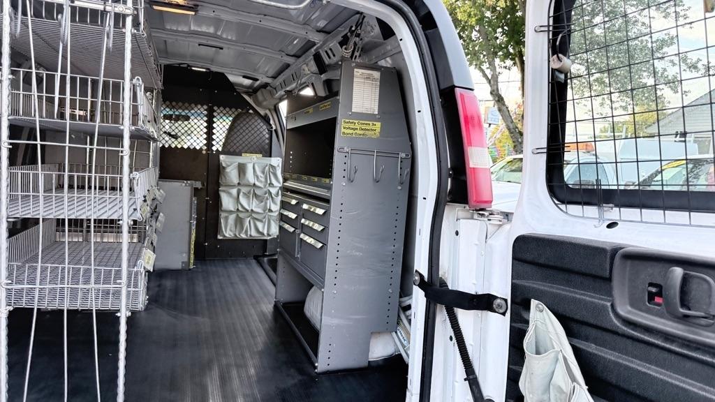 Chevrolet Express RWD 2500 135" 2011
