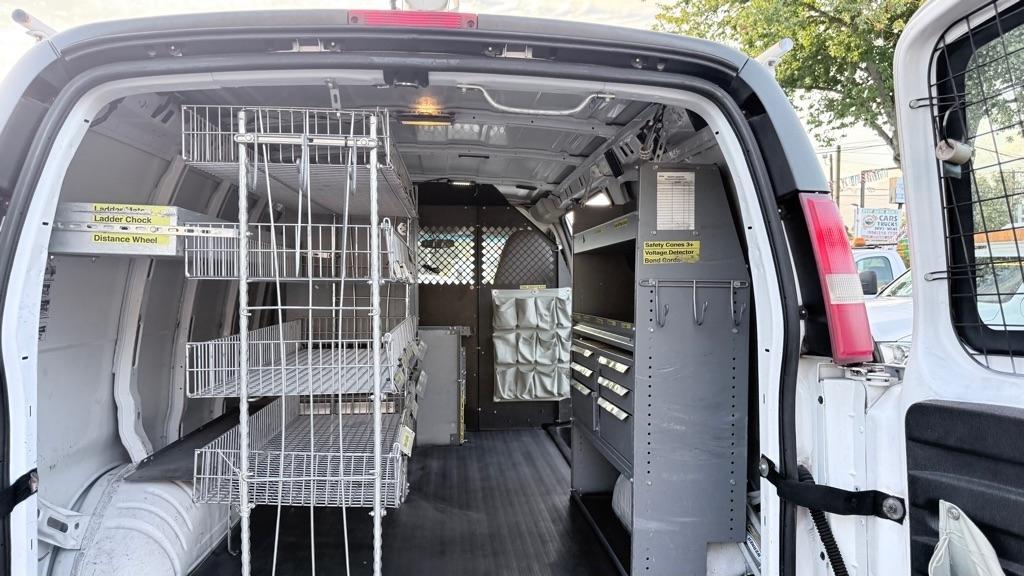 Chevrolet Express RWD 2500 135" 2011