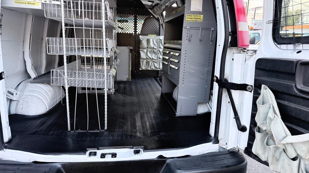 Chevrolet Express RWD 2500 135" 2011