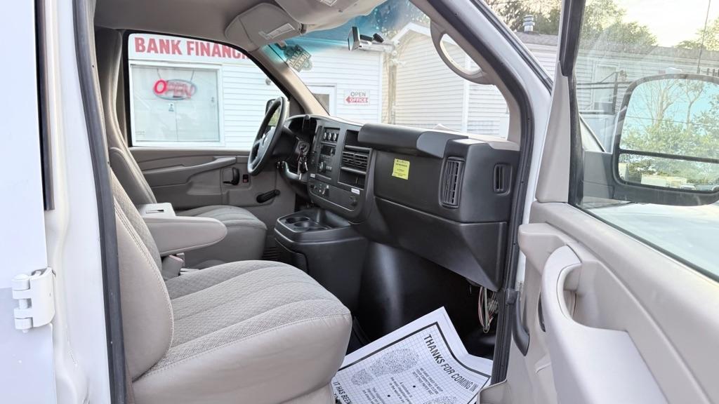 Chevrolet Express RWD 2500 135" 2011