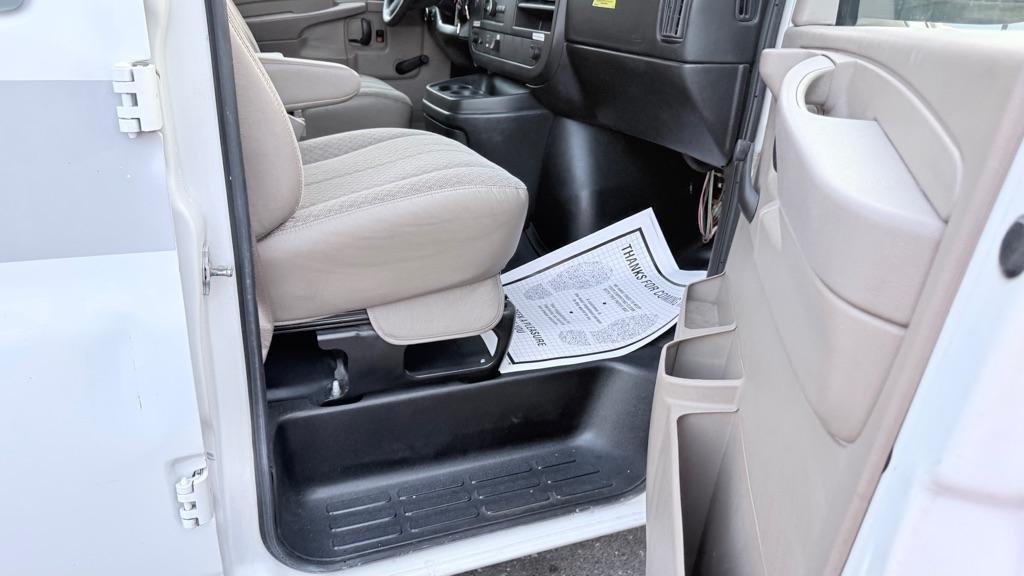 Chevrolet Express RWD 2500 135" 2011