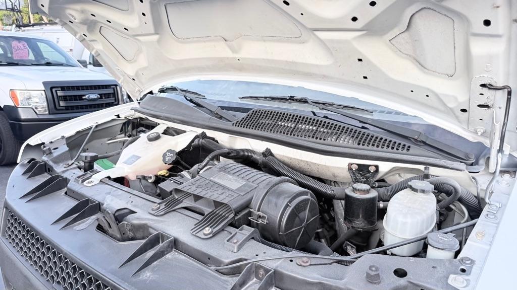 Chevrolet Express RWD 2500 135" 2011