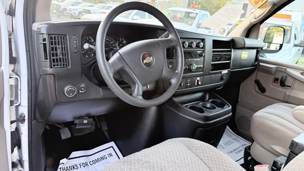 Chevrolet Express RWD 2500 135" 2011