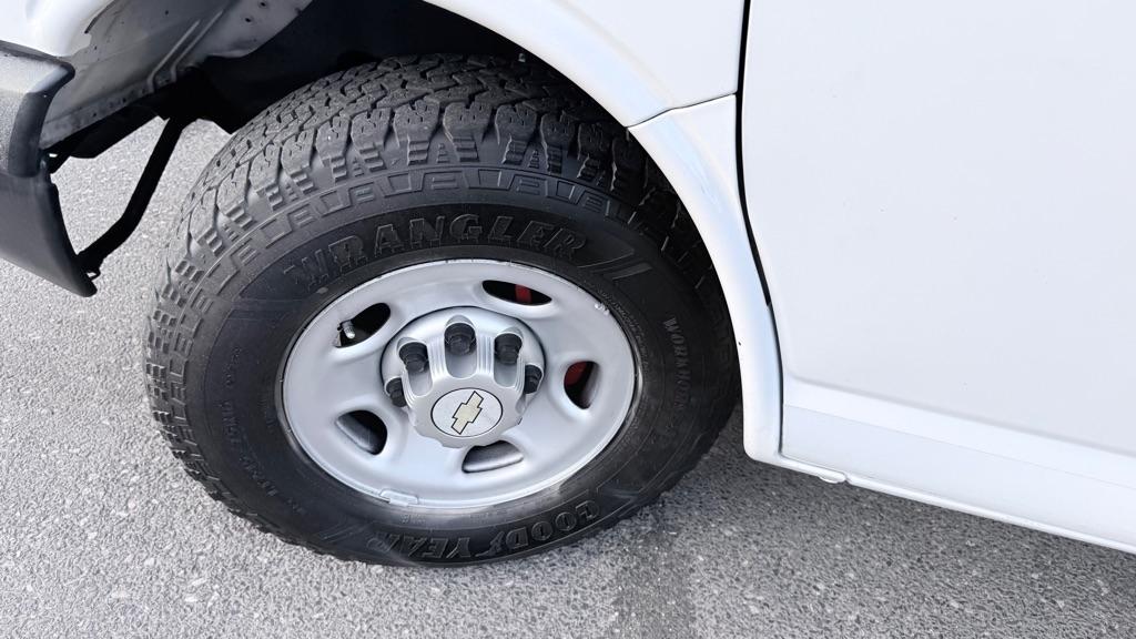 Chevrolet Express RWD 2500 135" 2011