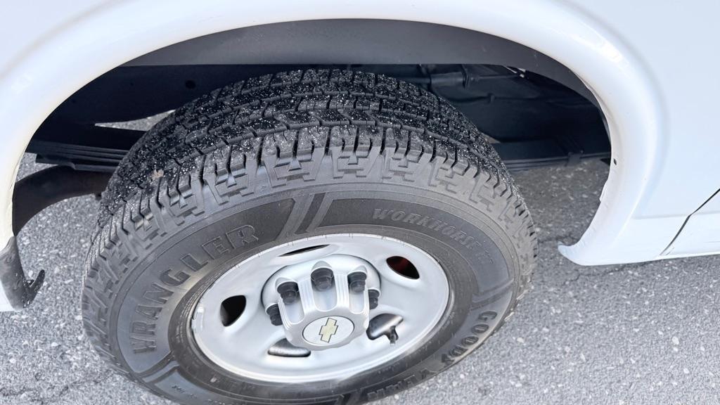 Chevrolet Express RWD 2500 135" 2011