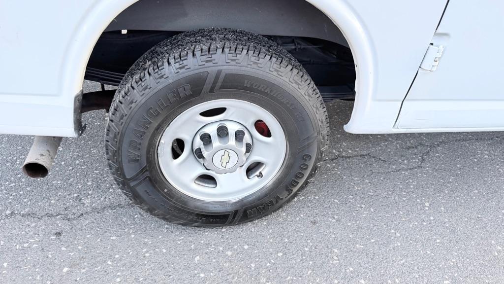 Chevrolet Express RWD 2500 135" 2011