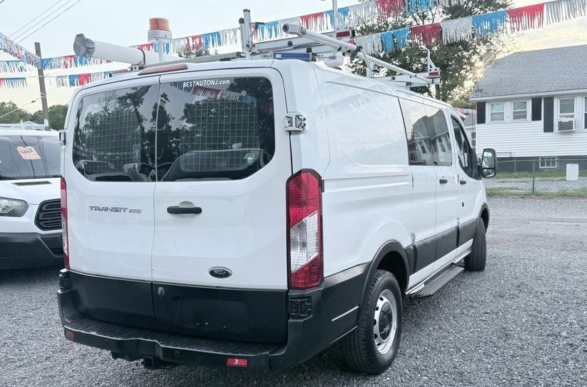 Ford Transit 250 Van Low Roof 60/40 Pass.130-in. WB 2016