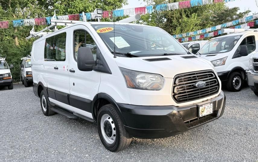 Ford Transit 250 Van Low Roof 60/40 Pass.130-in. WB 2016