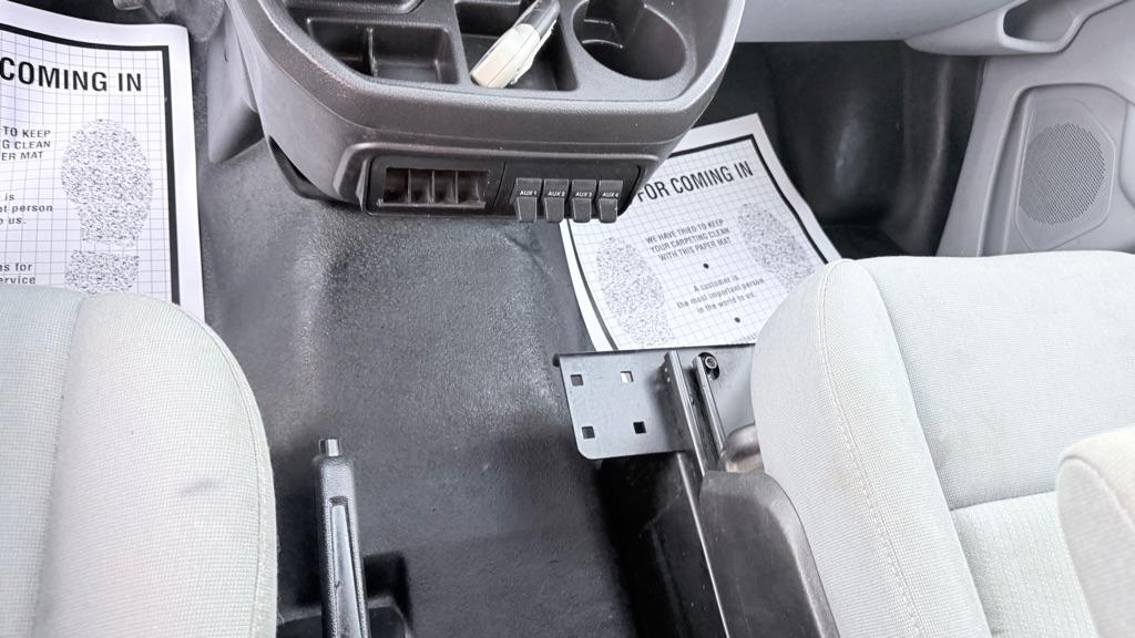 Ford Transit 250 Van Low Roof 60/40 Pass.130-in. WB 2016