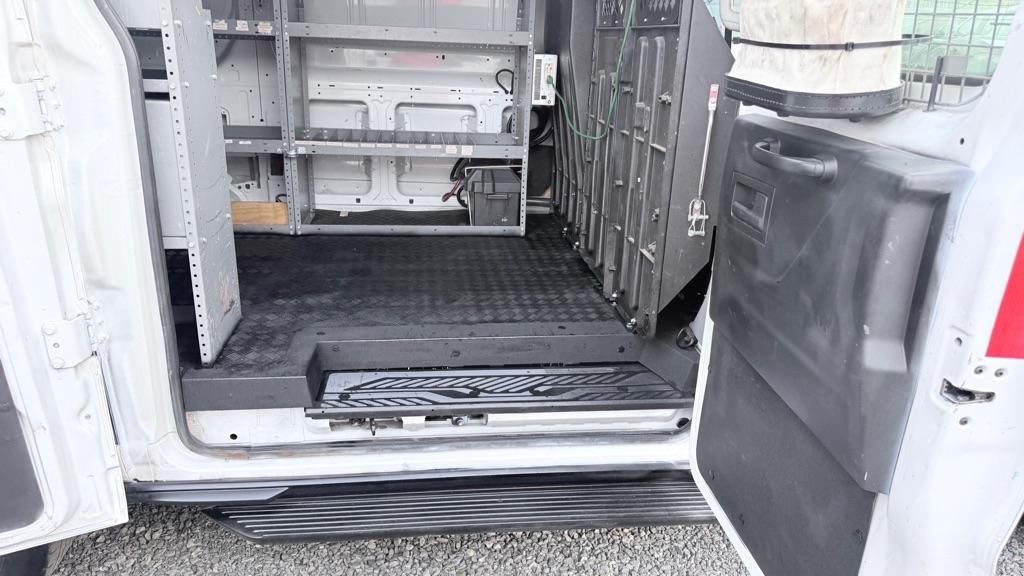 Ford Transit 250 Van Low Roof 60/40 Pass.130-in. WB 2016