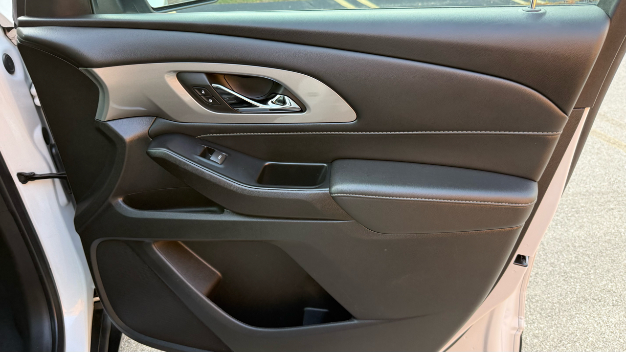 Chevrolet Traverse LT Leather FWD 2023 Chevrolet Traverse LT Leather FWD 2023