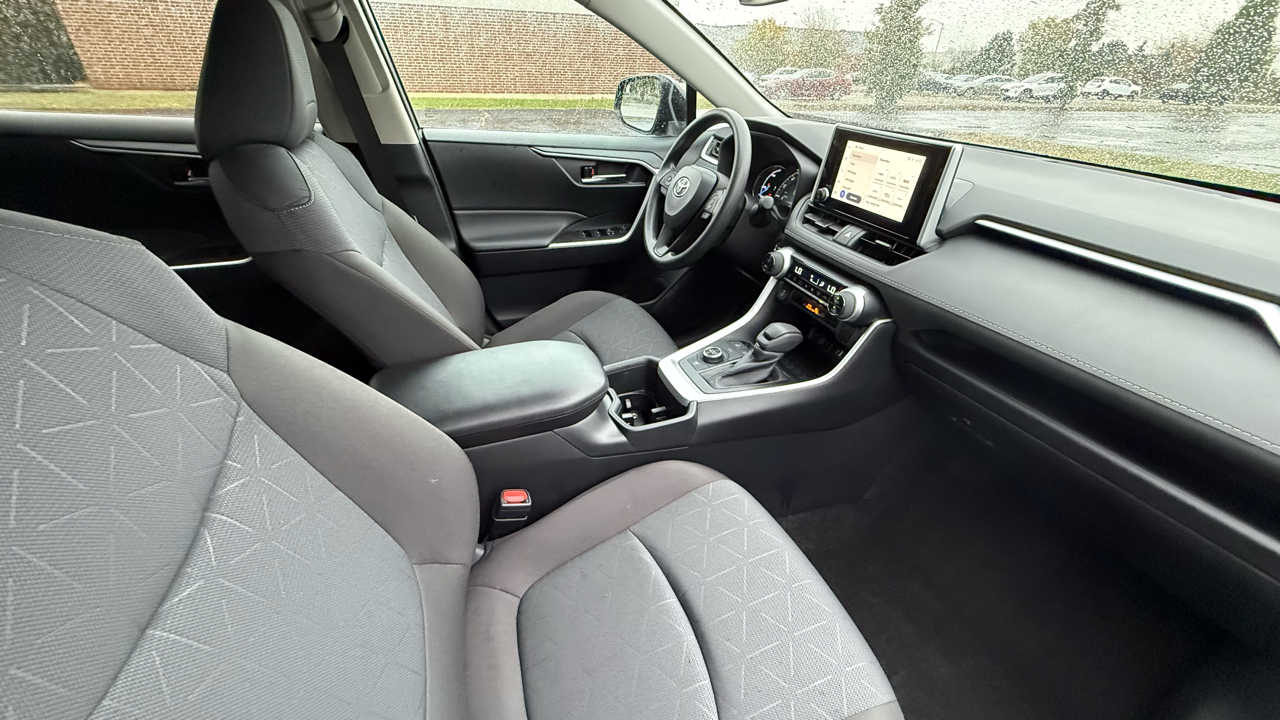 Toyota RAV4 Hybrid XLE 2024 Toyota RAV4 Hybrid XLE 2024