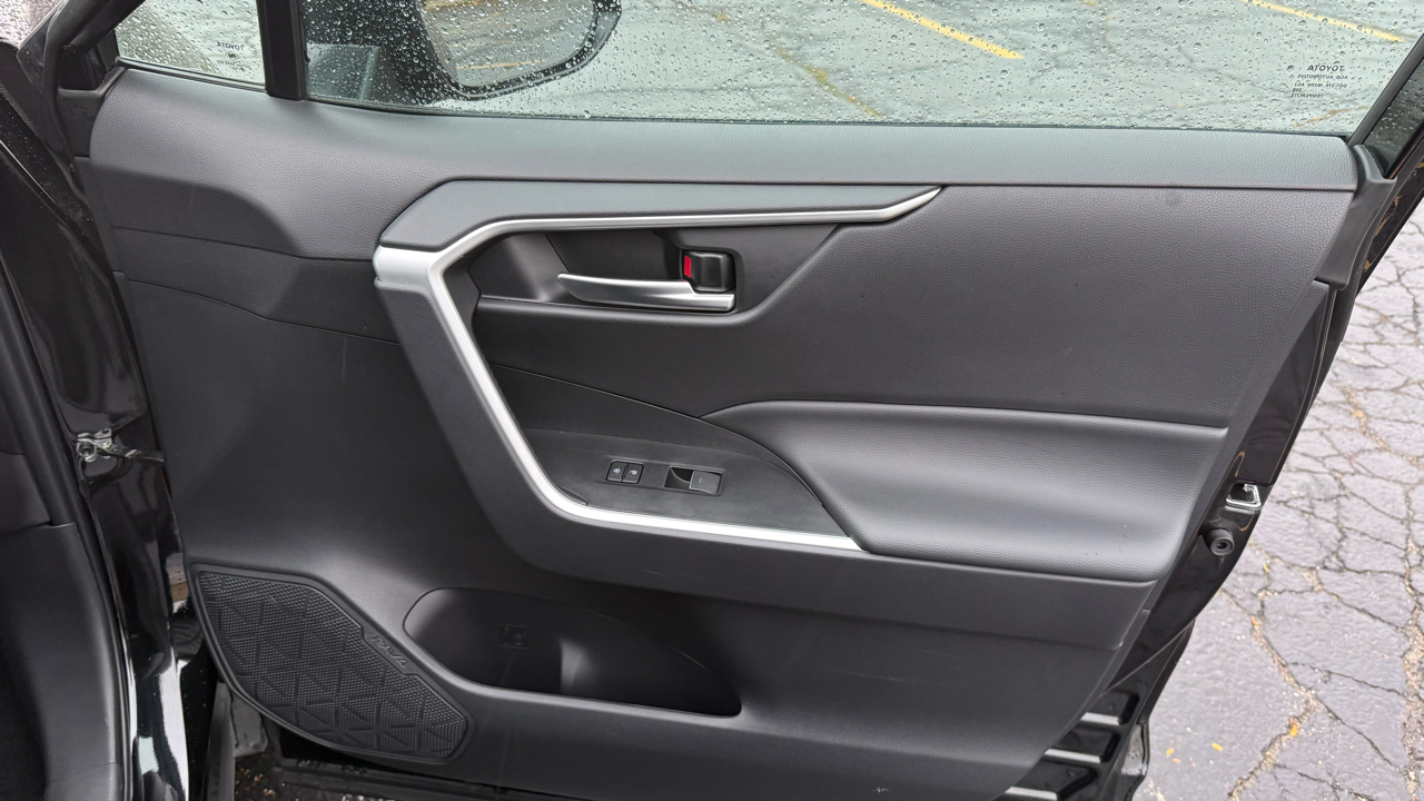 Toyota RAV4 Hybrid XLE 2024 Toyota RAV4 Hybrid XLE 2024