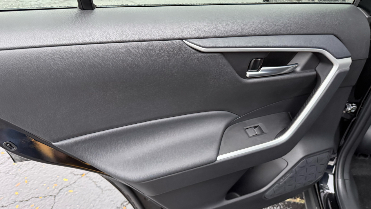 Toyota RAV4 Hybrid XLE 2024 Toyota RAV4 Hybrid XLE 2024