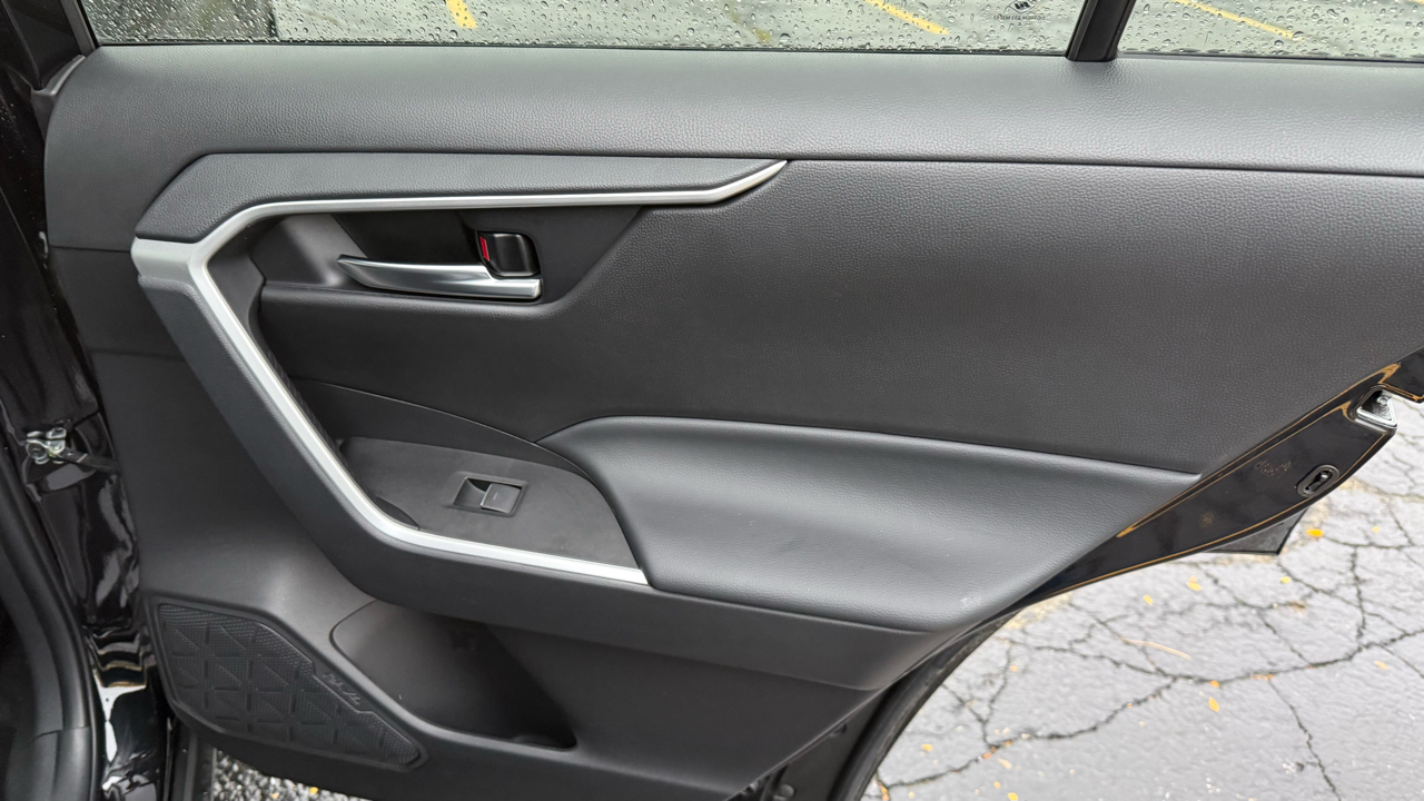 Toyota RAV4 Hybrid XLE 2024 Toyota RAV4 Hybrid XLE 2024