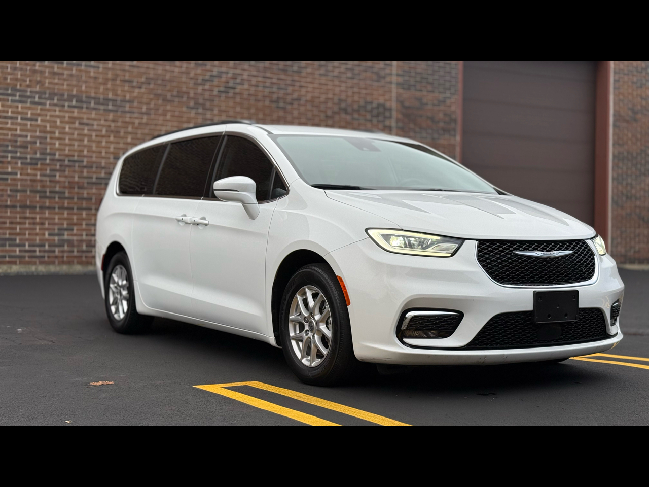 2022 Chrysler Pacifica Touring L's photo