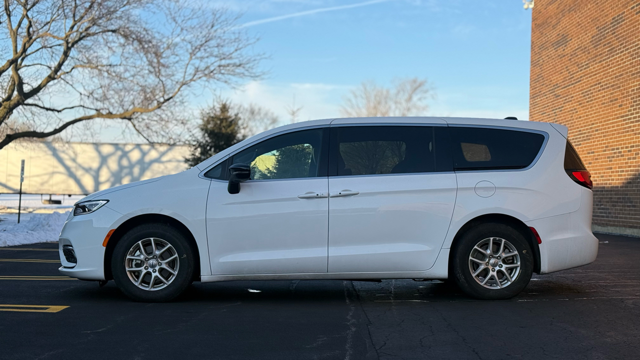 Chrysler Pacifica Select 2025