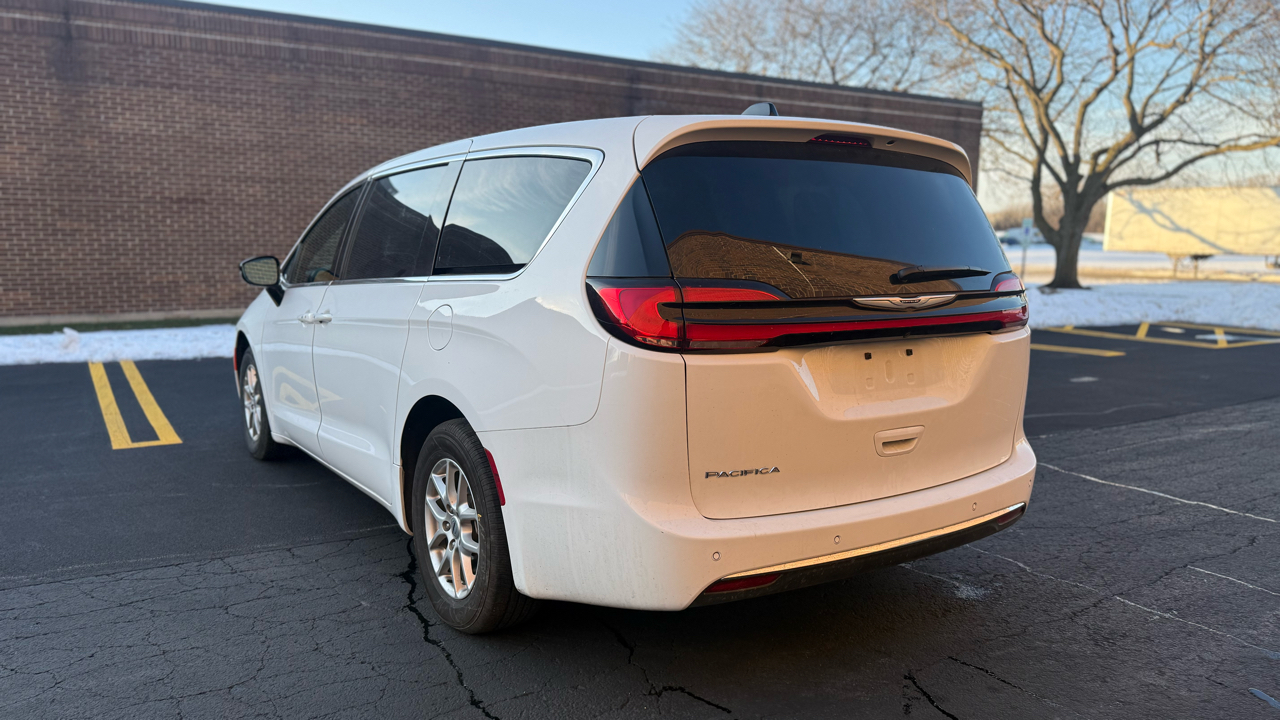 Chrysler Pacifica Select 2025