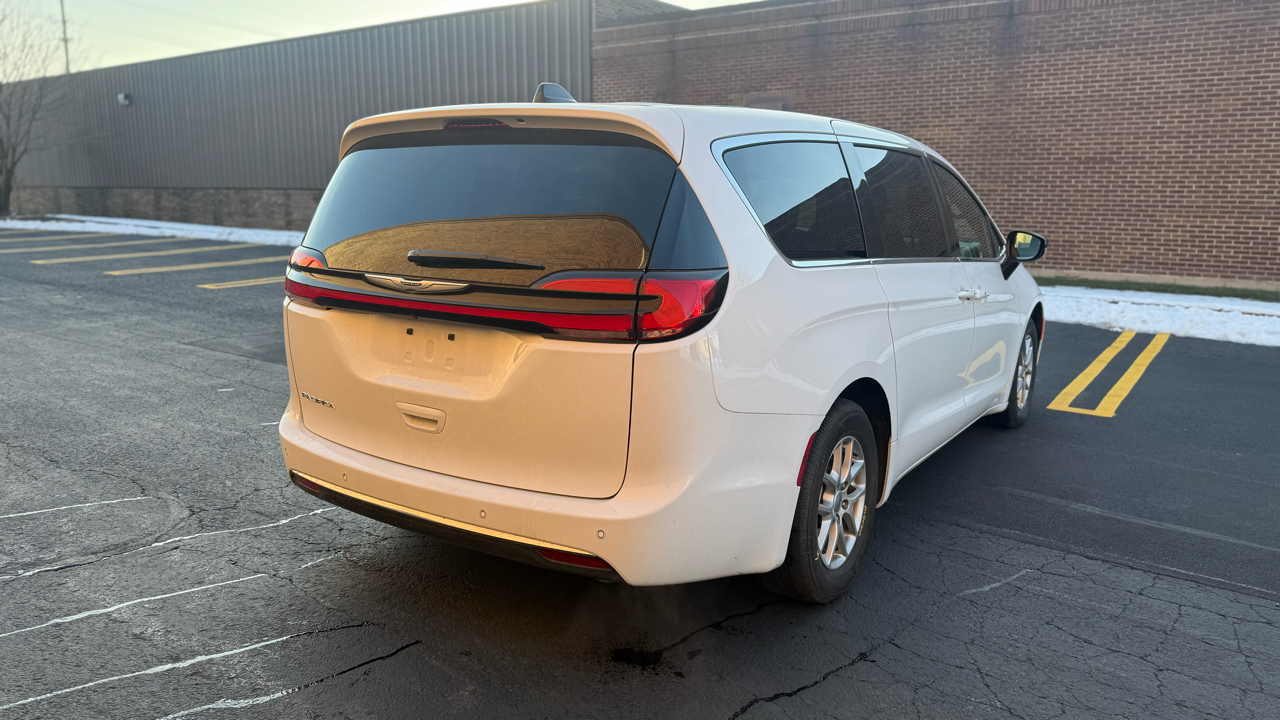 Chrysler Pacifica Select 2025