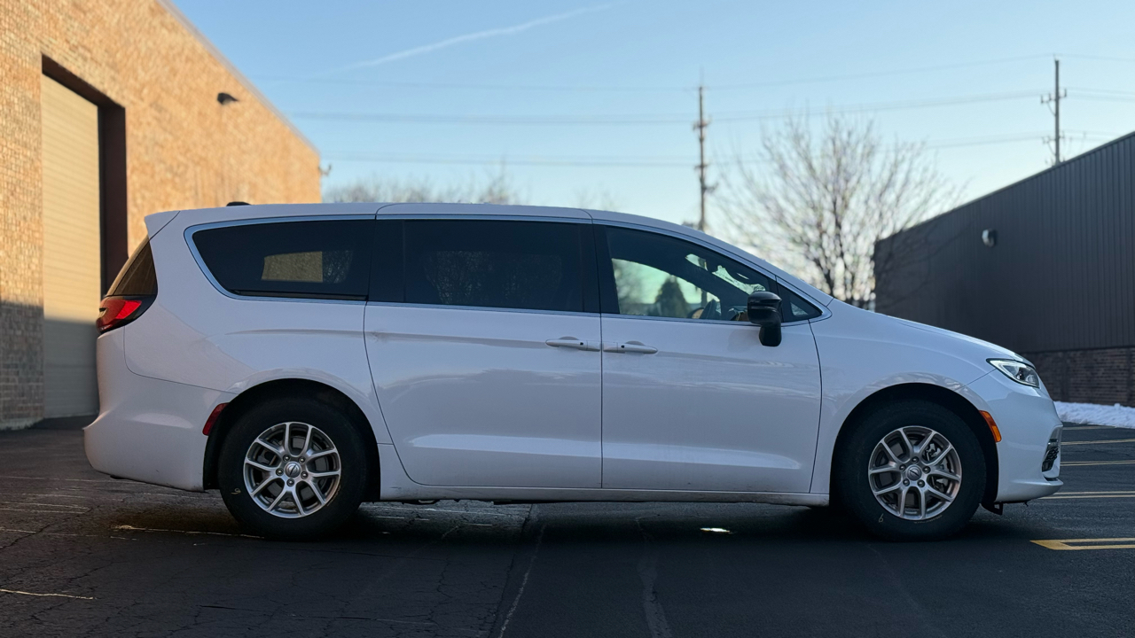 Chrysler Pacifica Select 2025