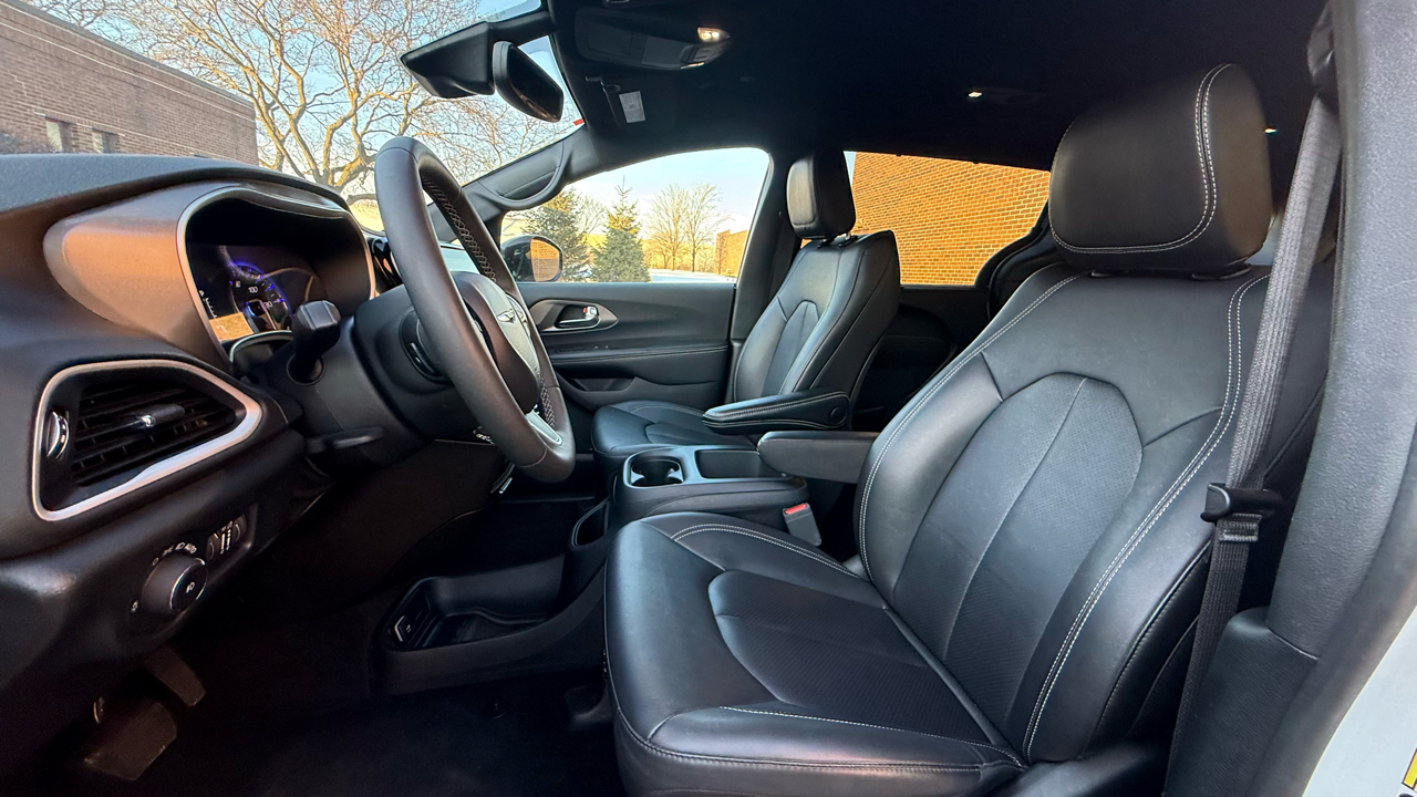 Chrysler Pacifica Select 2025