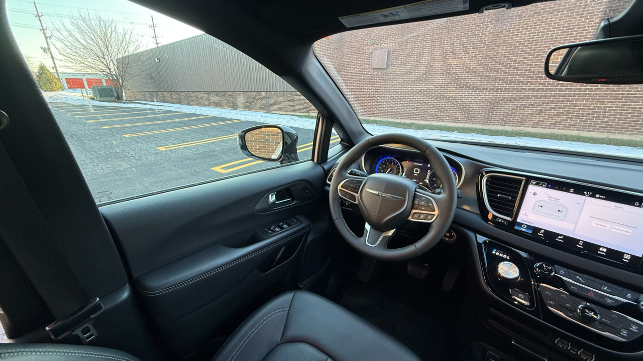 Chrysler Pacifica Select 2025