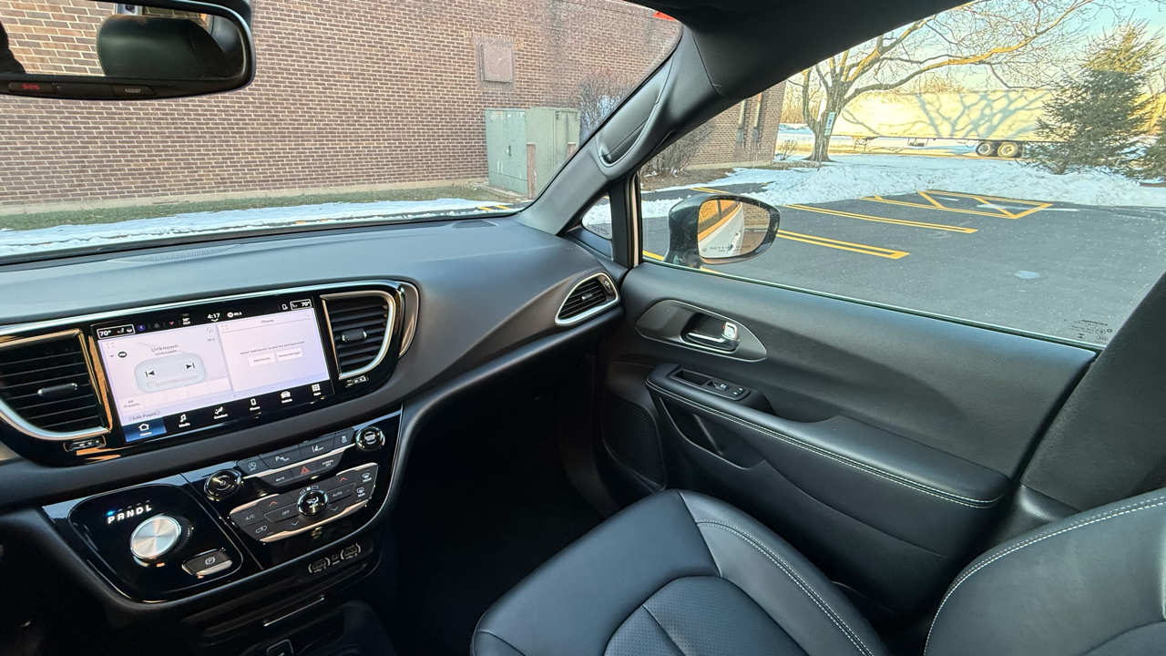 Chrysler Pacifica Select 2025