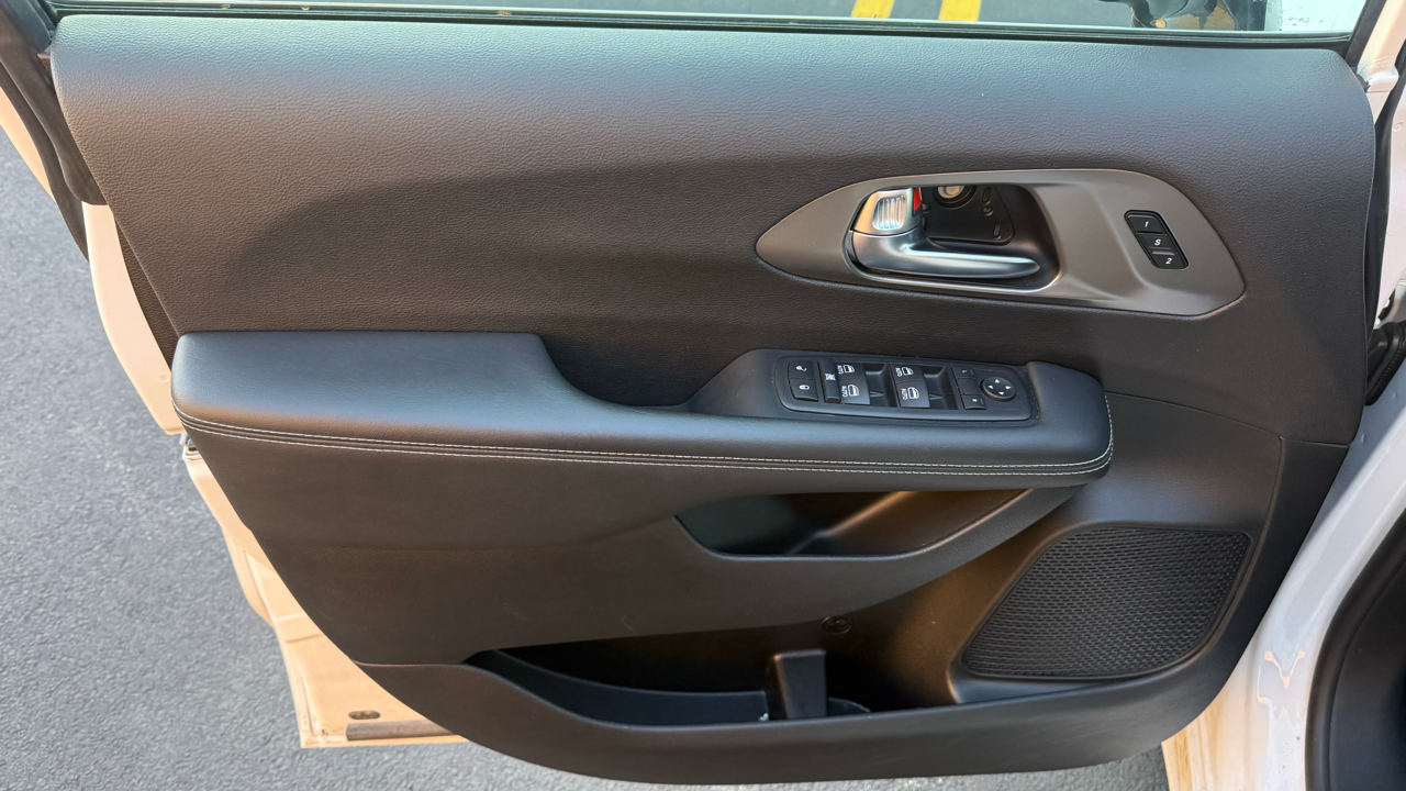 Chrysler Pacifica Select 2025