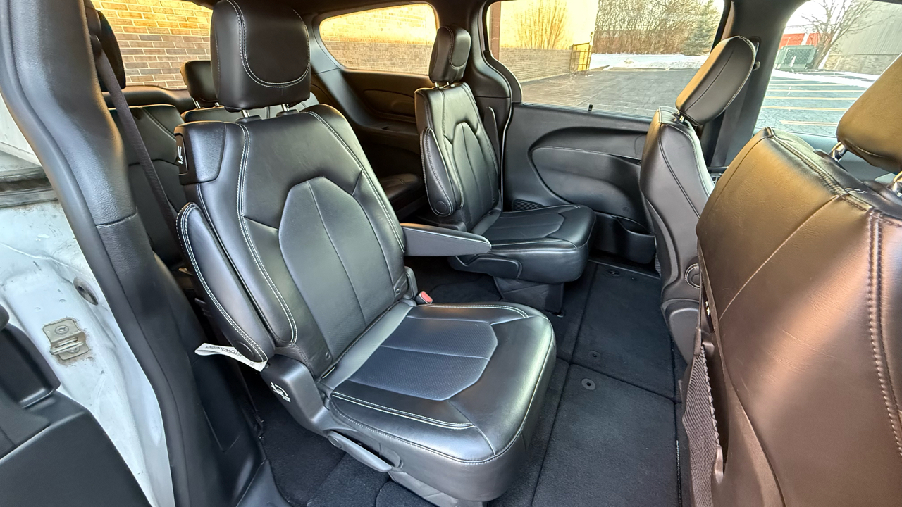 Chrysler Pacifica Select 2025