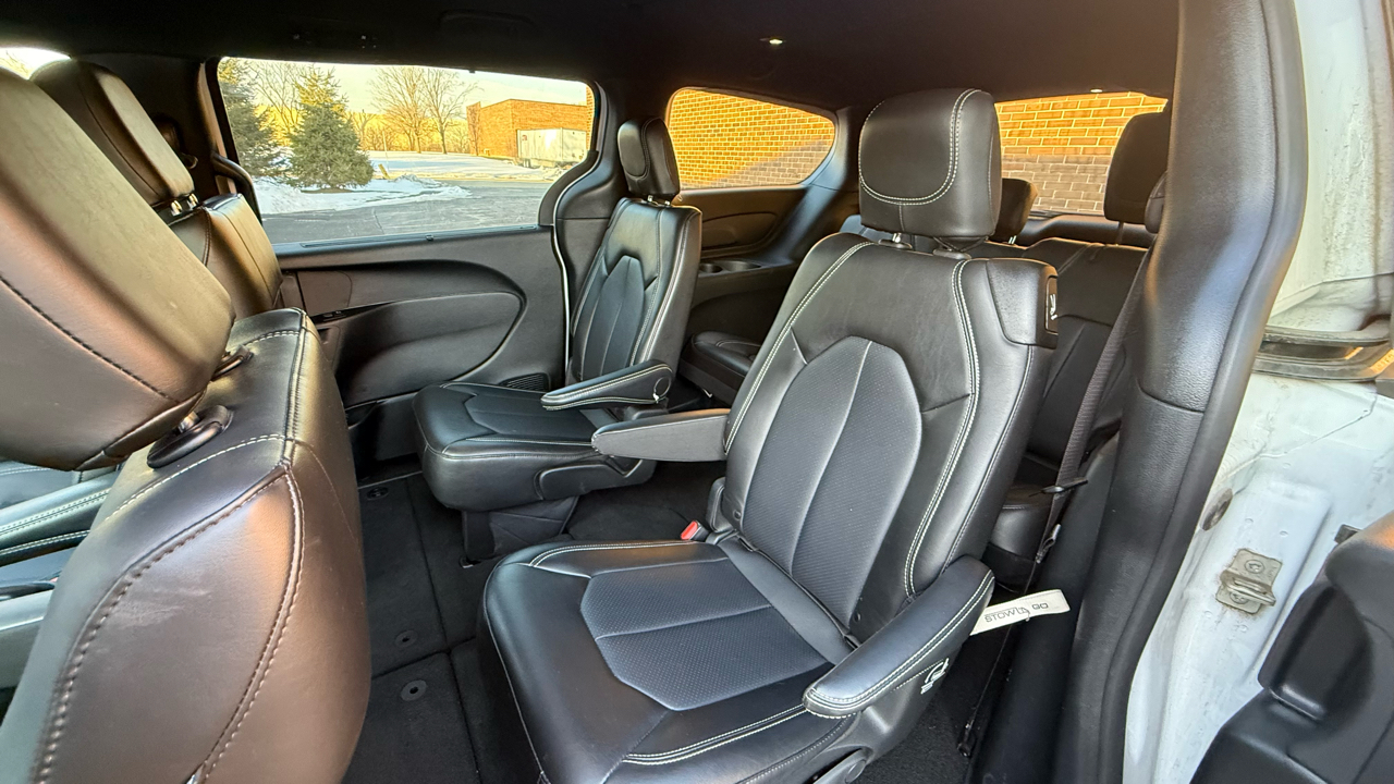 Chrysler Pacifica Select 2025